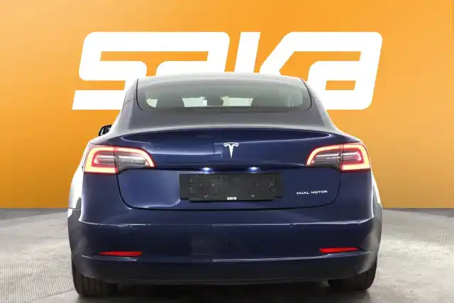 Sininen Viistoperä, Tesla Model 3 – VAR-65791