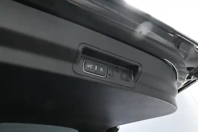 Musta Maastoauto, Ford Explorer – VAR-65841