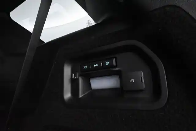 Musta Maastoauto, Ford Explorer – VAR-65841