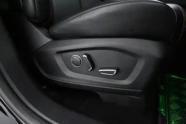 Musta Maastoauto, Ford Explorer – VAR-65841