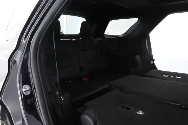 Musta Maastoauto, Ford Explorer – VAR-65841
