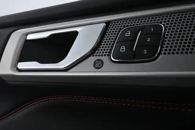 Musta Maastoauto, Ford Explorer – VAR-65841