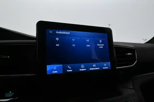Musta Maastoauto, Ford Explorer – VAR-65841