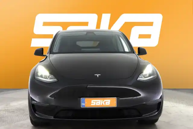 Musta Maastoauto, Tesla Model Y – VAR-65859