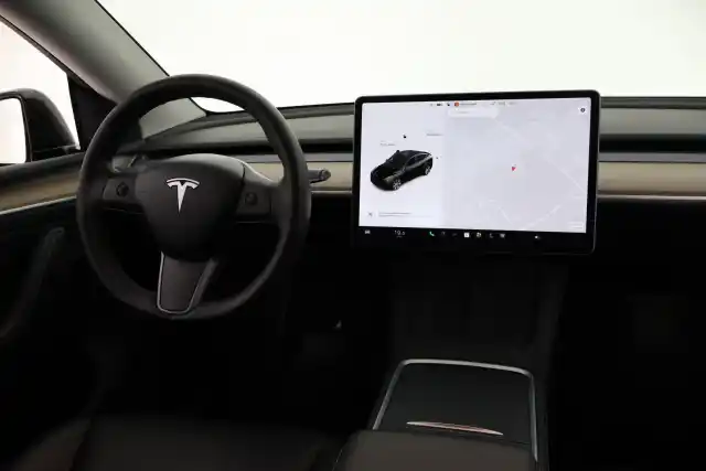 Musta Maastoauto, Tesla Model Y – VAR-65859