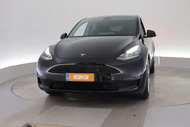 Musta Maastoauto, Tesla Model Y – VAR-65859