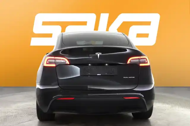 Musta Maastoauto, Tesla Model Y – VAR-65859