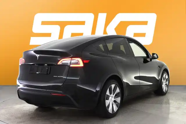 Musta Maastoauto, Tesla Model Y – VAR-65859