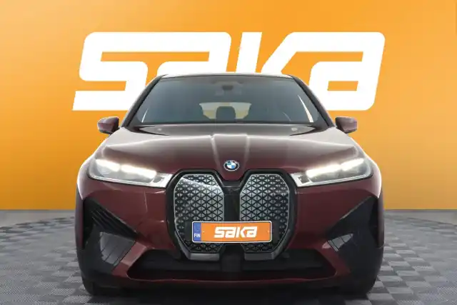 Punainen Maastoauto, BMW iX – VAR-66073