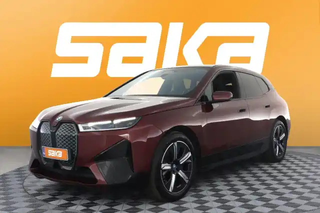 Punainen Maastoauto, BMW iX – VAR-66073