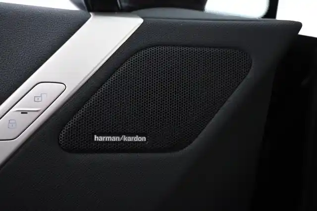 Punainen Maastoauto, BMW iX – VAR-66073