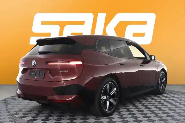 Punainen Maastoauto, BMW iX – VAR-66073