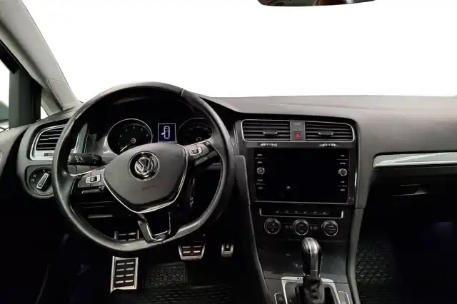Musta Farmari, Volkswagen Golf – VAR-66130