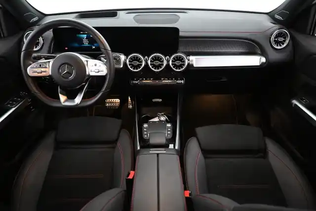 Valkoinen Maastoauto, Mercedes-Benz EQB – VAR-66362