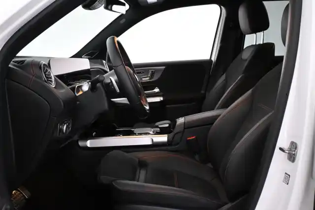 Valkoinen Maastoauto, Mercedes-Benz EQB – VAR-66362