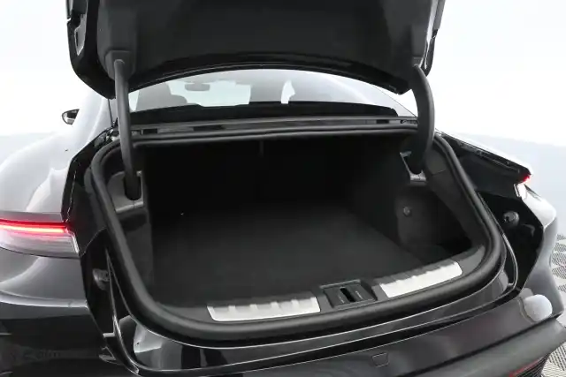 Musta Sedan, Porsche Taycan – VAR-66655