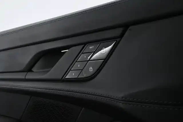 Musta Sedan, Porsche Taycan – VAR-66655