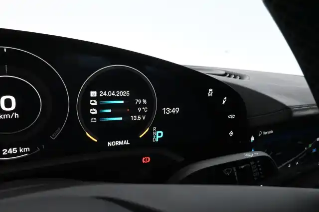Musta Sedan, Porsche Taycan – VAR-66655