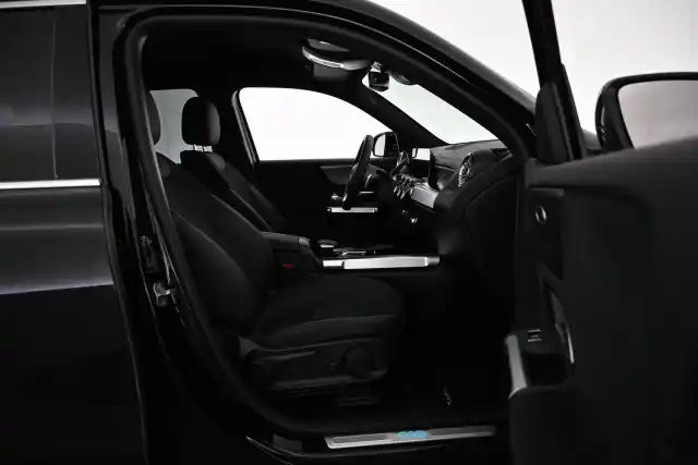 Musta Maastoauto, Mercedes-Benz EQB – VAR-66943