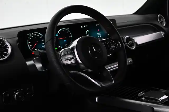 Musta Maastoauto, Mercedes-Benz EQB – VAR-66943