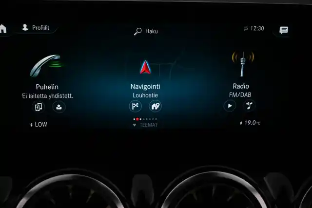 Musta Maastoauto, Mercedes-Benz EQB – VAR-66943