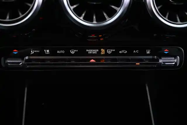 Musta Maastoauto, Mercedes-Benz EQB – VAR-66943