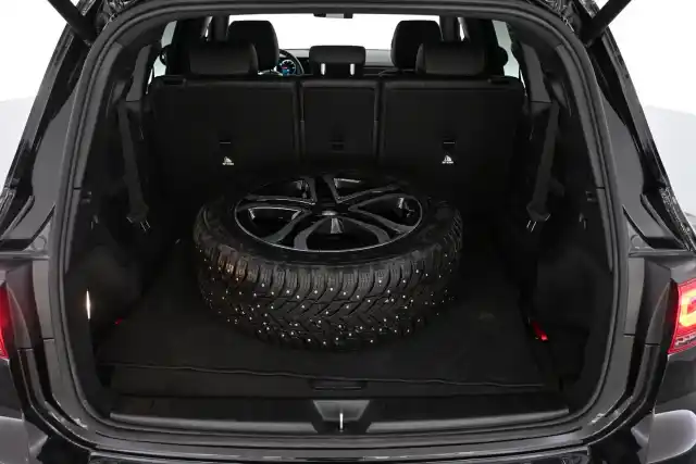Musta Maastoauto, Mercedes-Benz EQB – VAR-66943