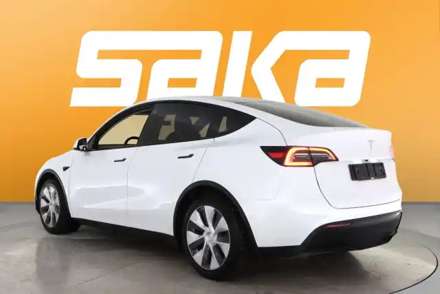 Valkoinen Maastoauto, Tesla Model Y – VAR-67097