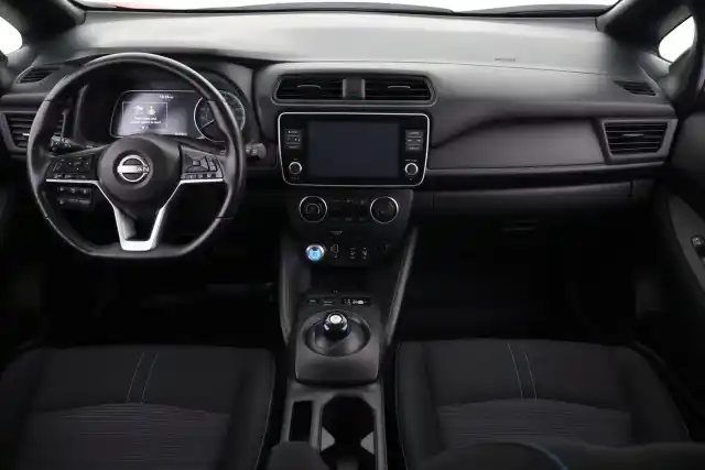 Punainen Viistoperä, Nissan Leaf – VAR-67144