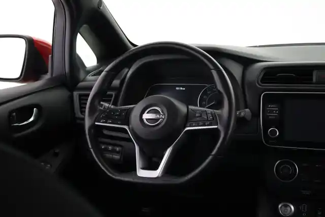 Punainen Viistoperä, Nissan Leaf – VAR-67144