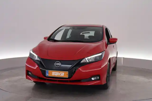 Punainen Viistoperä, Nissan Leaf – VAR-67144