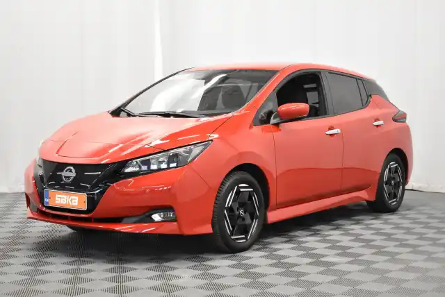 Punainen Viistoperä, Nissan Leaf – VAR-67144