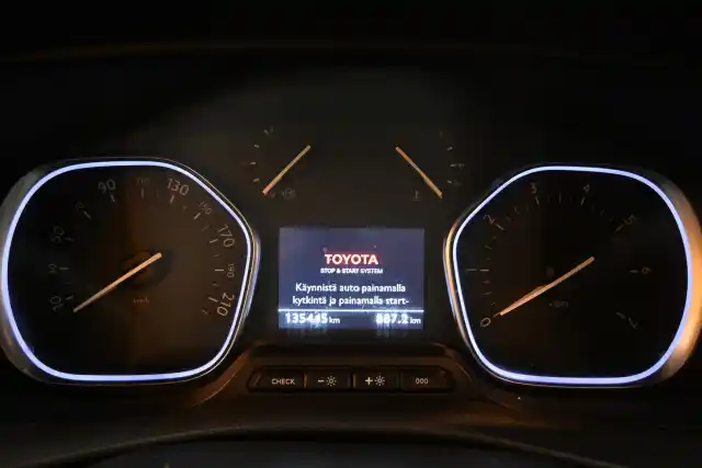 Ruskea Pakettiauto, Toyota Proace – VAR-67276
