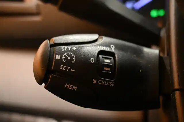 Ruskea Pakettiauto, Toyota Proace – VAR-67276