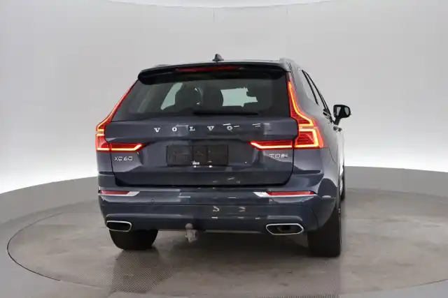 Harmaa Maastoauto, Volvo XC60 – VAR-67315