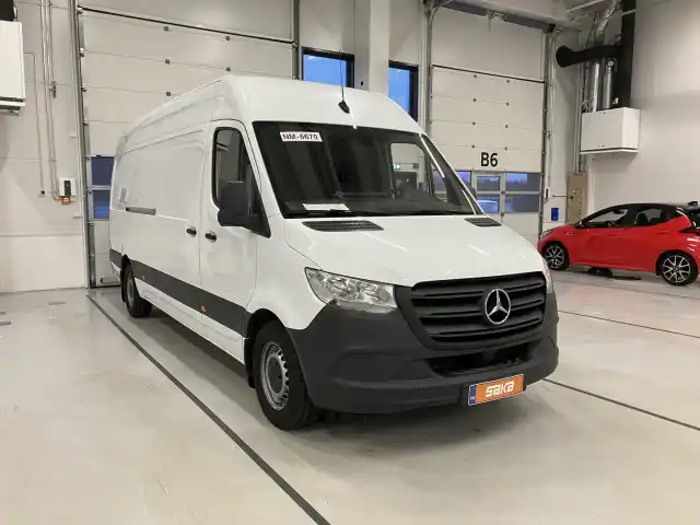 Valkoinen Pakettiauto, Mercedes-Benz Sprinter – VAR-67910