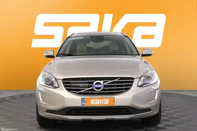 Beige Maastoauto, Volvo XC60 – VAR-68237