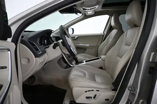 Beige Maastoauto, Volvo XC60 – VAR-68237