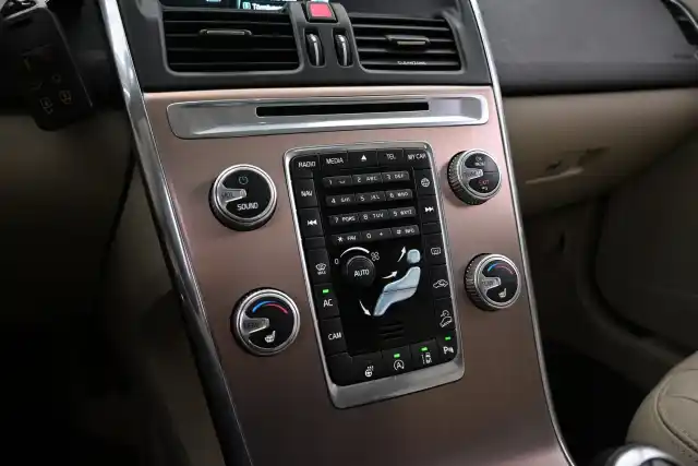 Beige Maastoauto, Volvo XC60 – VAR-68237