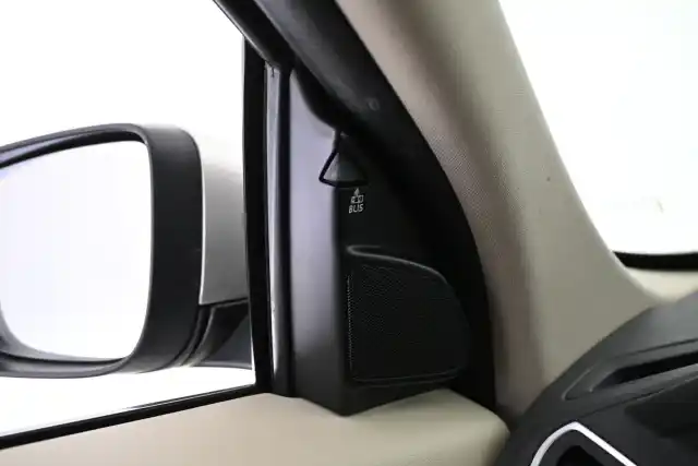 Beige Maastoauto, Volvo XC60 – VAR-68237