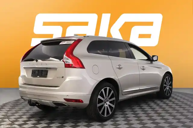 Beige Maastoauto, Volvo XC60 – VAR-68237