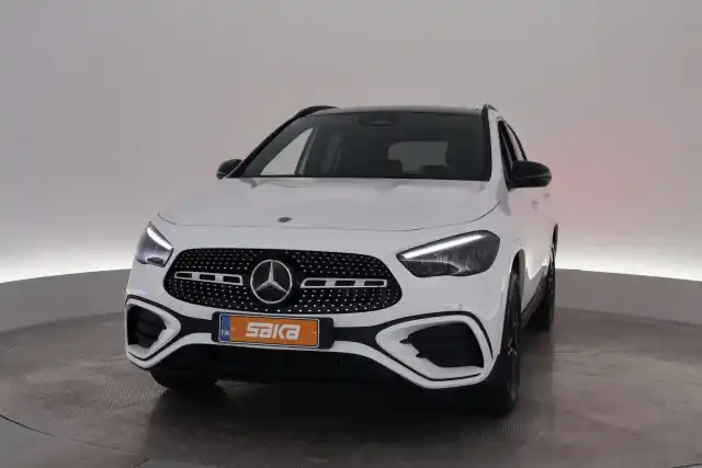 Valkoinen Maastoauto, Mercedes-Benz GLA – VAR-68368