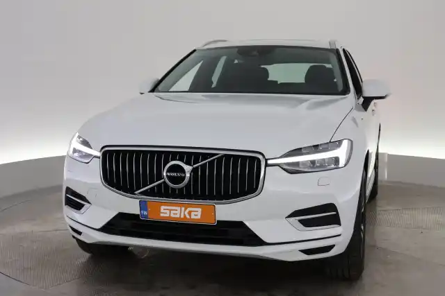 Valkoinen Maastoauto, Volvo XC60 – VAR-68549