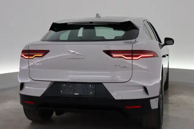 Valkoinen Maastoauto, Jaguar I-PACE – VAR-68614