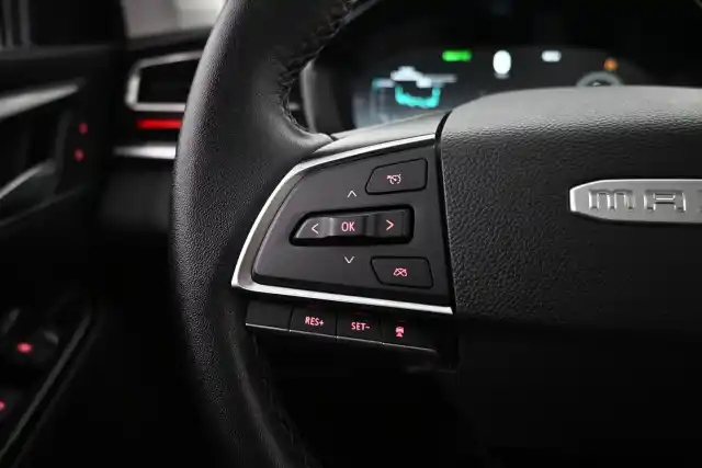 Valkoinen Maastoauto, Maxus Euniq 6 – VAR-68736