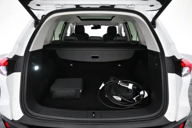 Valkoinen Maastoauto, Maxus Euniq 6 – VAR-68736