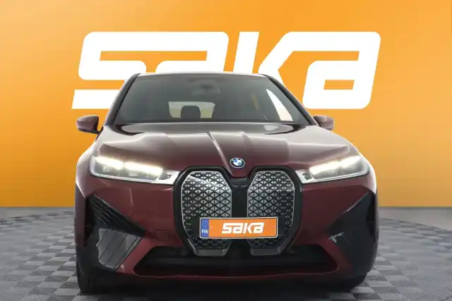 Punainen Maastoauto, BMW iX – VAR-68737