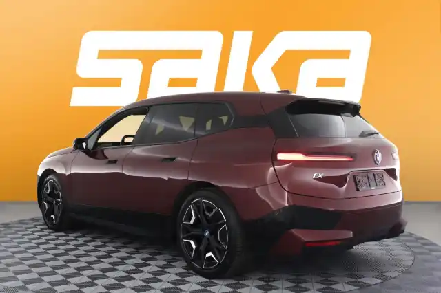 Punainen Maastoauto, BMW iX – VAR-68737
