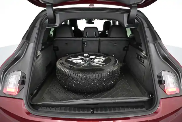 Punainen Maastoauto, BMW iX – VAR-68737