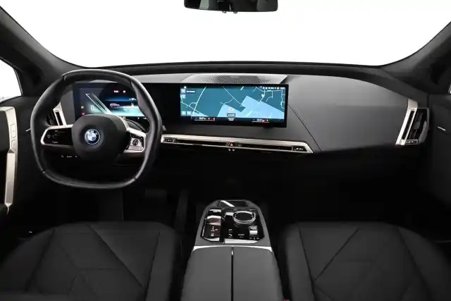 Punainen Maastoauto, BMW iX – VAR-68737